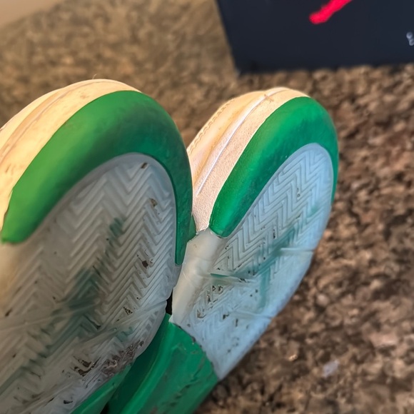 Jordan retro 5 White and Green Sneakers EUC 6 - Picture 10 of 13